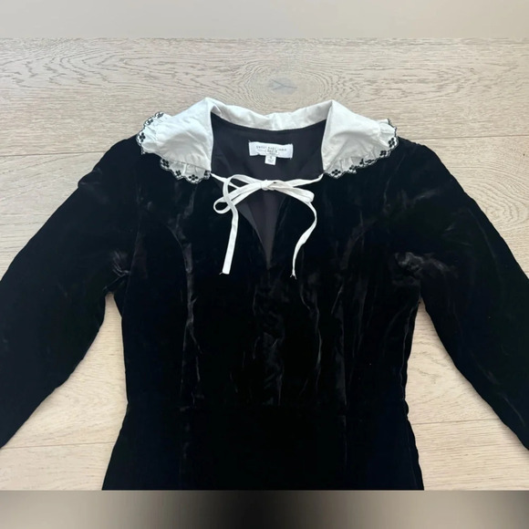 Sweet Baby Jamie
Black Collared Velvet Dress size small - Picture 12 of 14
